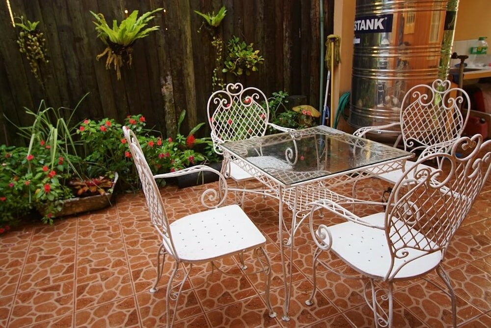 Фото Charming Tagaytay Vacation Home