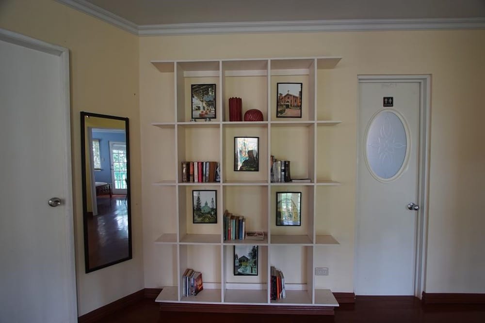 Фото Charming Tagaytay Vacation Home