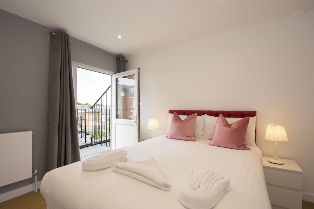 Фото London Deluxe Apartments