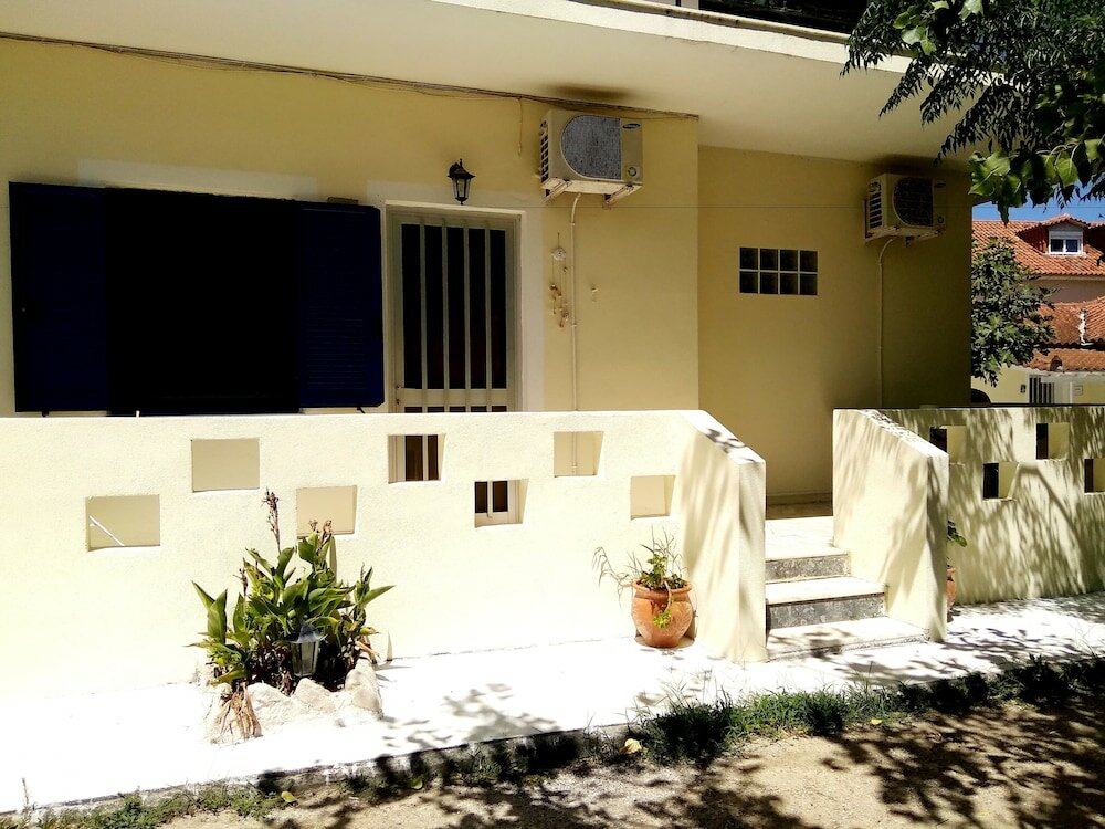 Фото Sarantakis Apartments