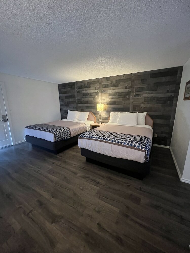 Фото Cedarwood Inn of Ashland