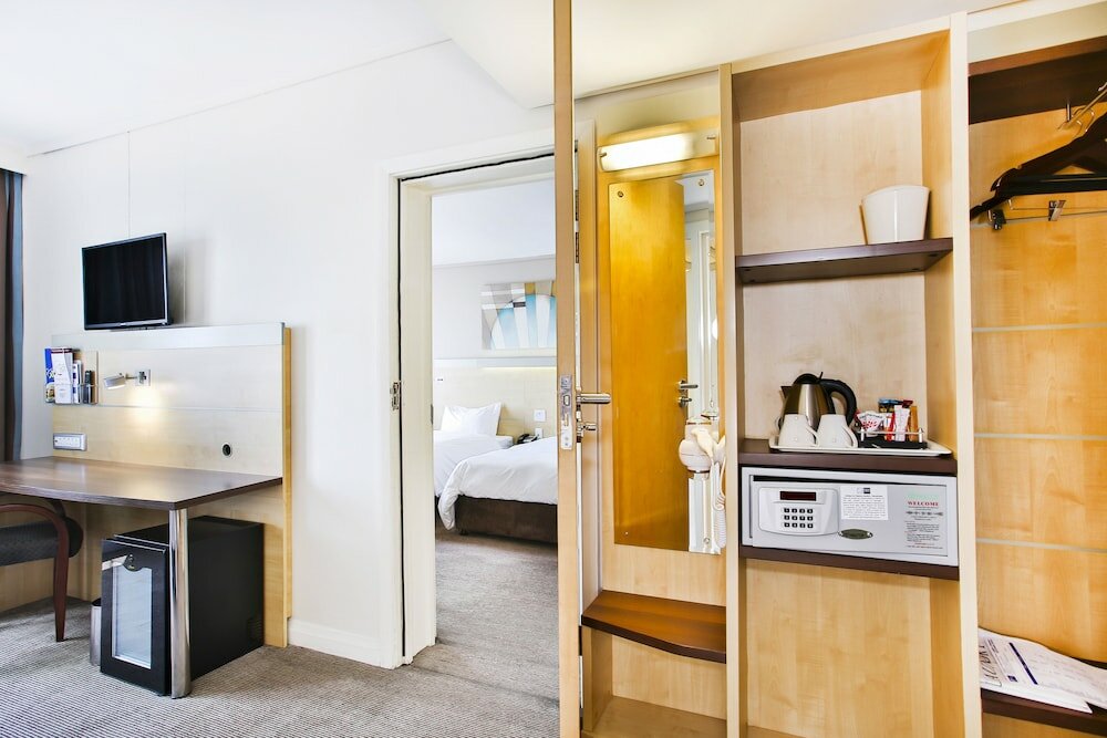 Фото Holiday Inn Express Sandton Woodmead, an Ihg Hotel