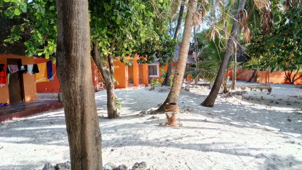 Фото Twisted Palms Lodge & Restaurant