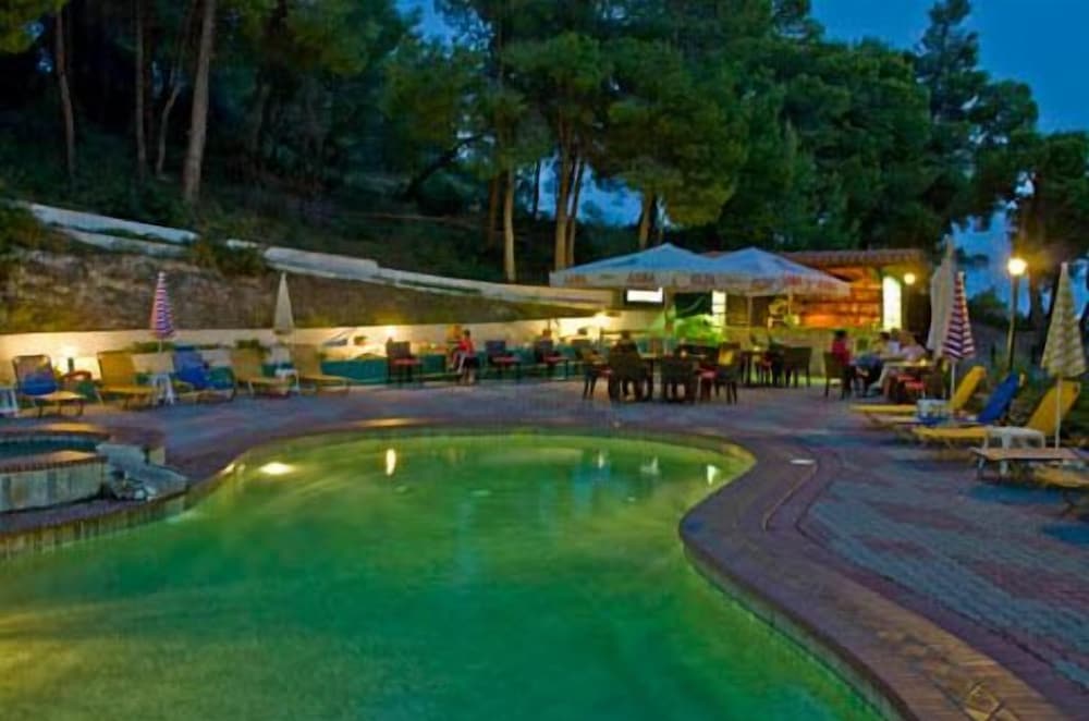 Фото Dryades Hotel