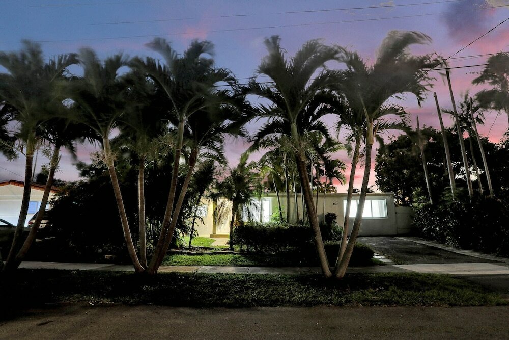 Фото Private Heated Pool 3br with Water View