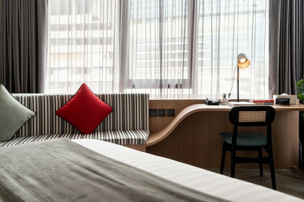 Фото Seekers Finders Rama IV Hotel, SureStay Collection by BW