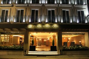 Hotel Plaza Revolución (Jesús Terán, 35), hotel