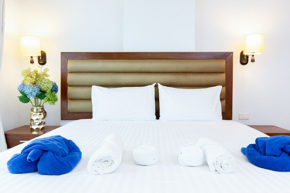 Фото Lasalle Suites Hotel & Residence