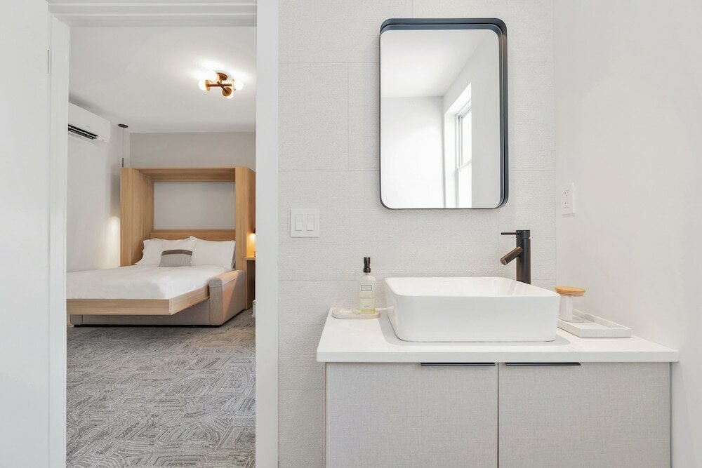 Фото The St Laurent Social Club & Guest Rooms