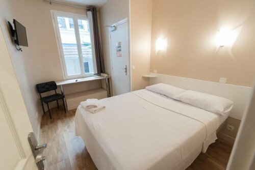 Гостиница Hotel De La Gare в Вильневе-Сене-Жорже