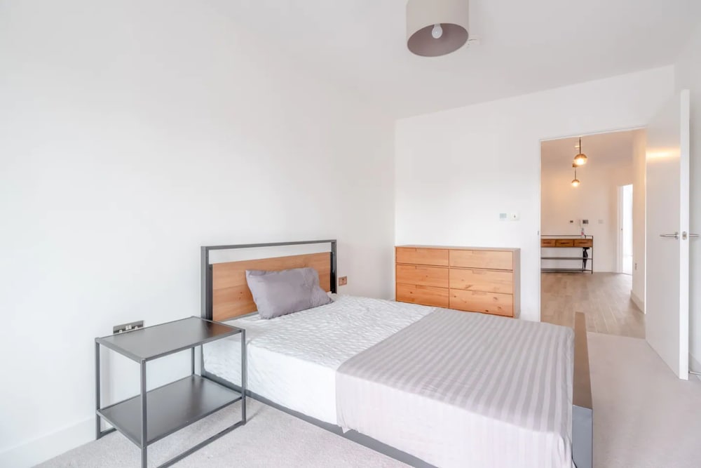 Фото Modern 2 Bedroom Flat in Hackney