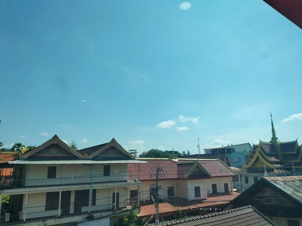 Фото Champion Hotel & Pub