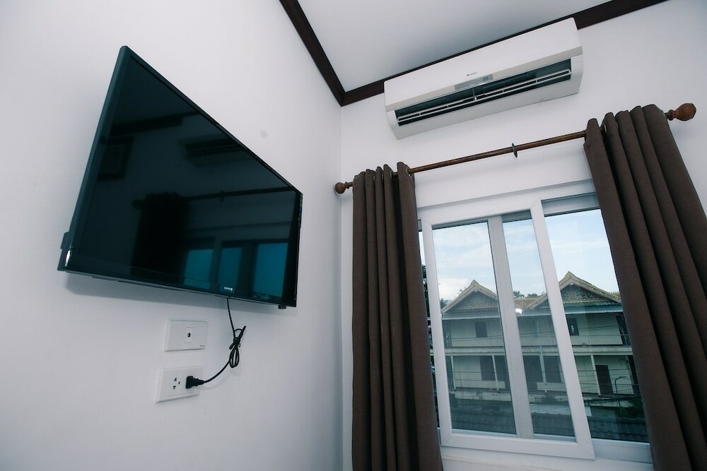 Фото Champion Hotel & Pub