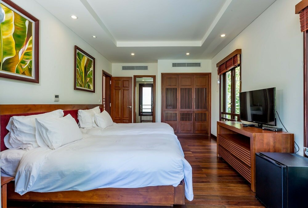 Фото Luxury Danang Beach Pool Villa