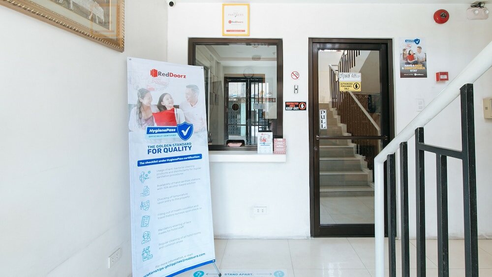 Фото RedDoorz near SM Bicutan