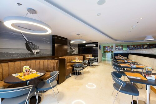 Гостиница Premier Inn Doha Airport в Дохе