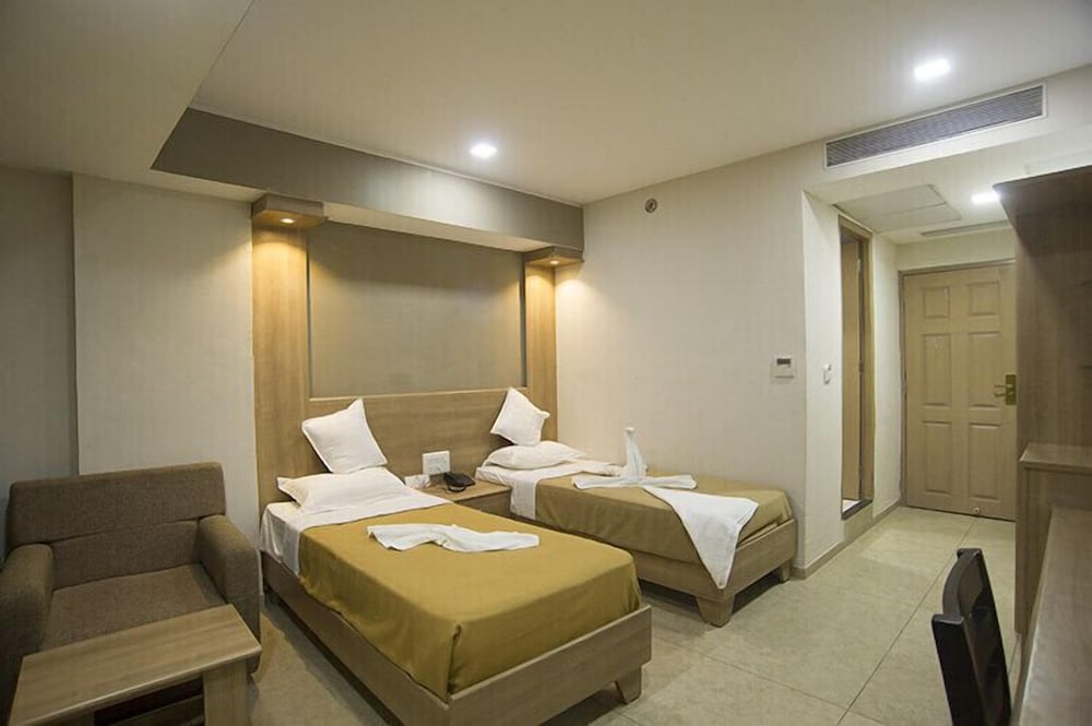 Фото Pride Biznotel - The Maison Anand