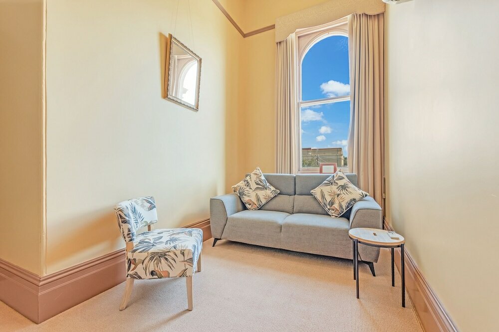 Фото Clocktower Suites