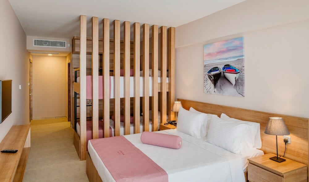 Фото Olivia Palm Hotel