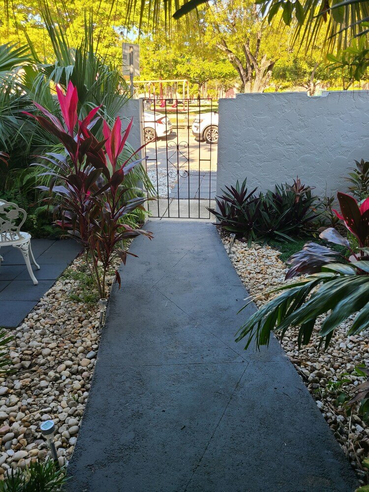 Фото Luxurious & Spacious Townhouse 6 Miles From Beach