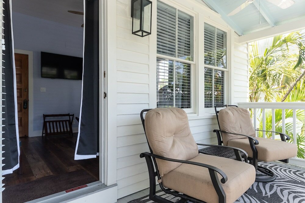 Фото The Porch on Frances Inn