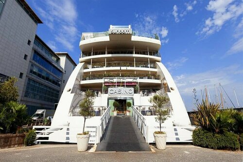 Гостиница Sunborn Gibraltar в Гибралтаре