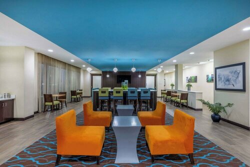 Гостиница La Quinta Inn & Suites by Wyndham Artesia