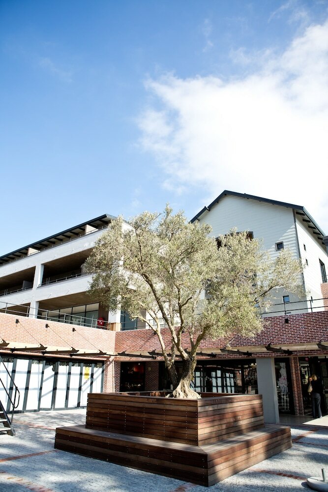 Фото Heritage Square Apartments