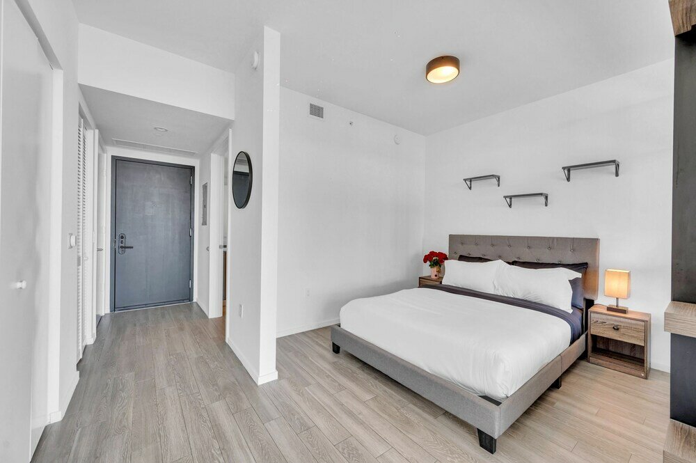 Фото Spacious Apartment with City View