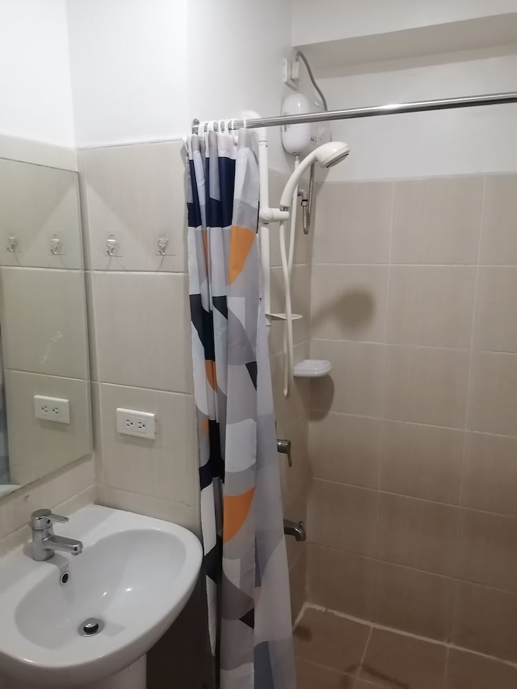 Фото Roxas Blvd Ermita Studio Us Embassy Mla