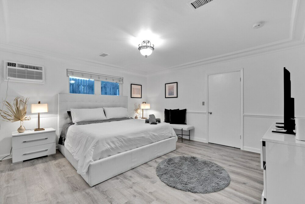 Фото Chateau Michael Luxury Brickell Villa with Pool