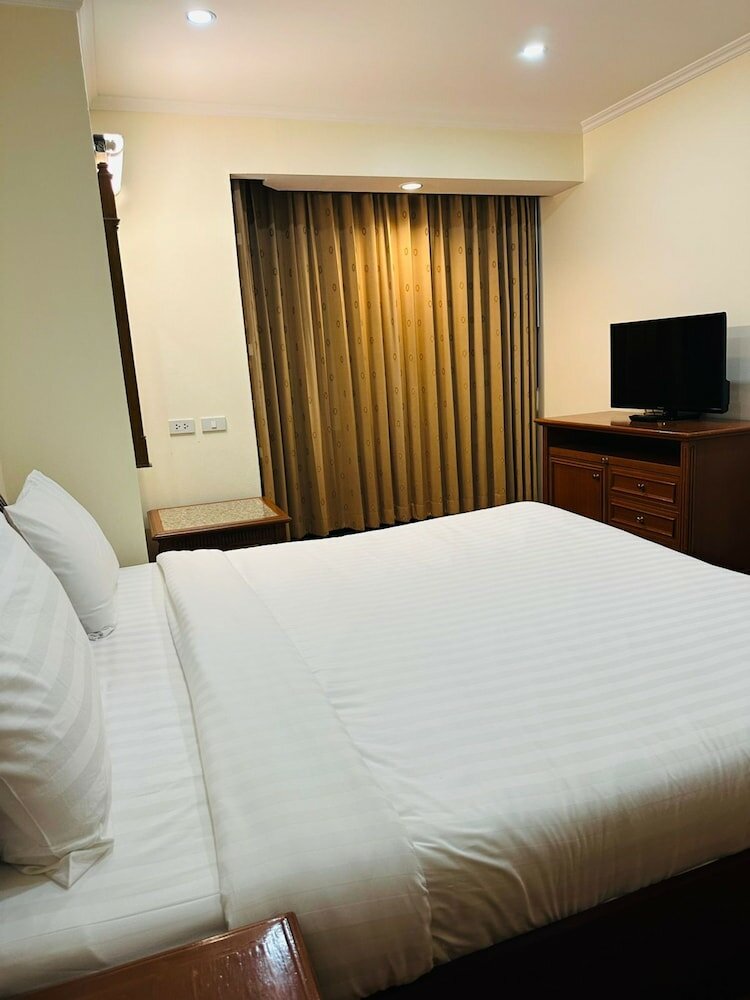 Фото Omni Tower Direct Rooms Sukhumvit Soi 4