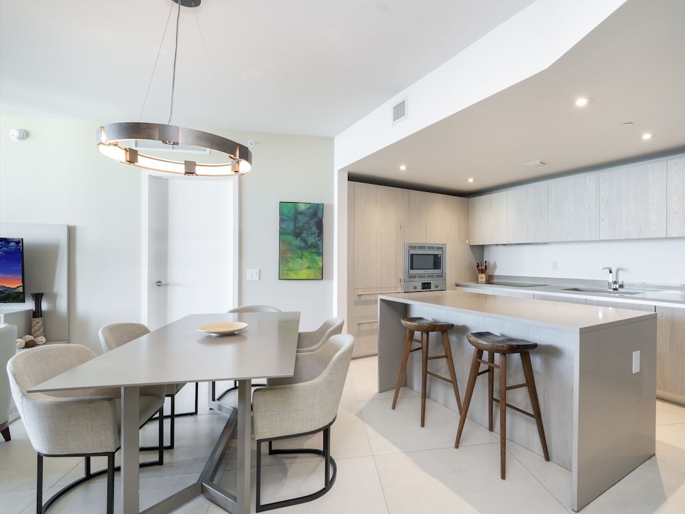 Фото Beachfront Condos at HR by Cielo Stays