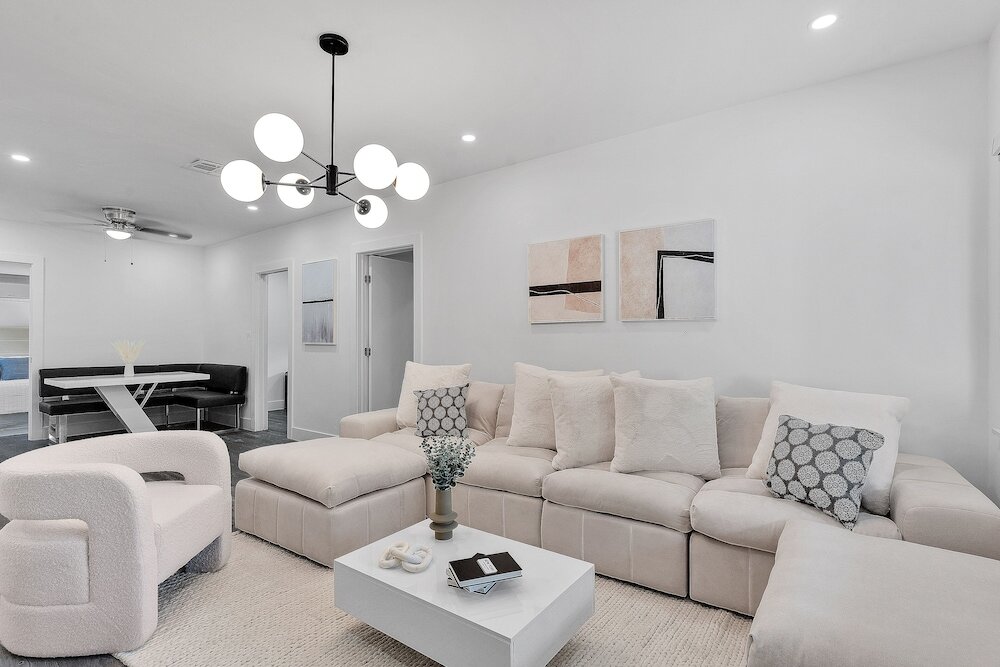 Фото Superior Design District 3bd Home