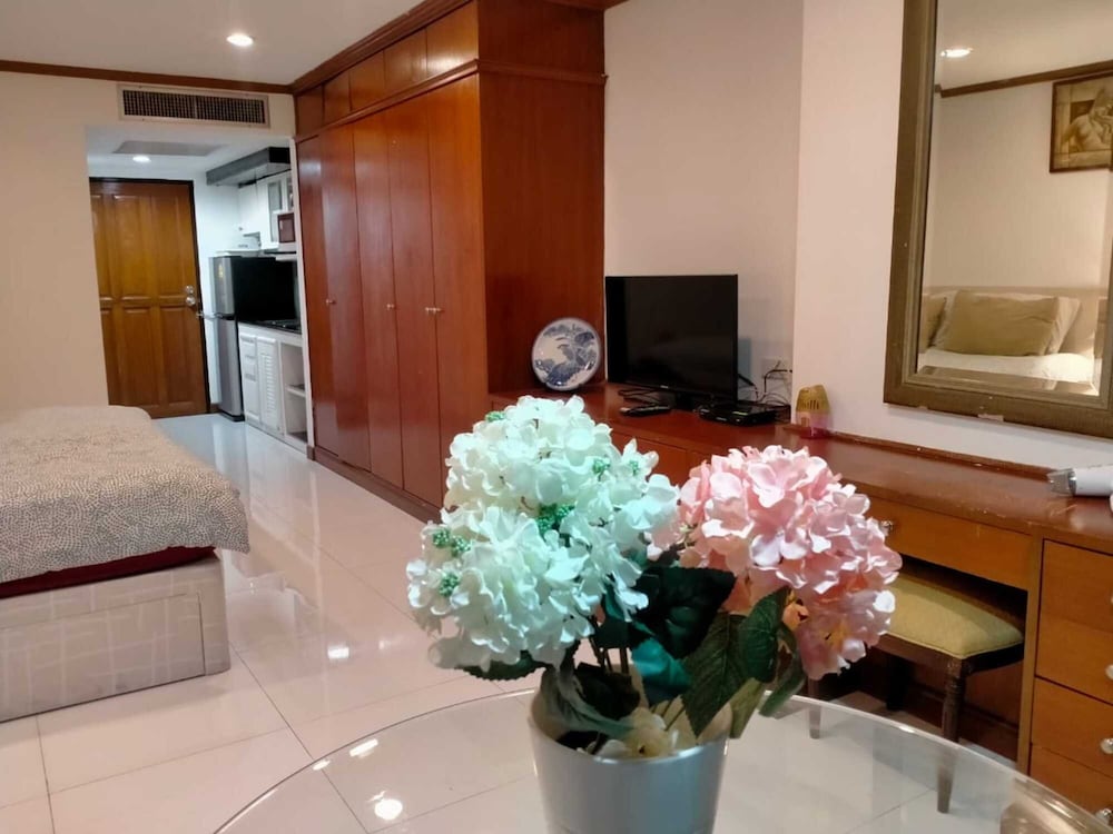 Фото Omni Tower Direct Rooms Sukhumvit Soi 4