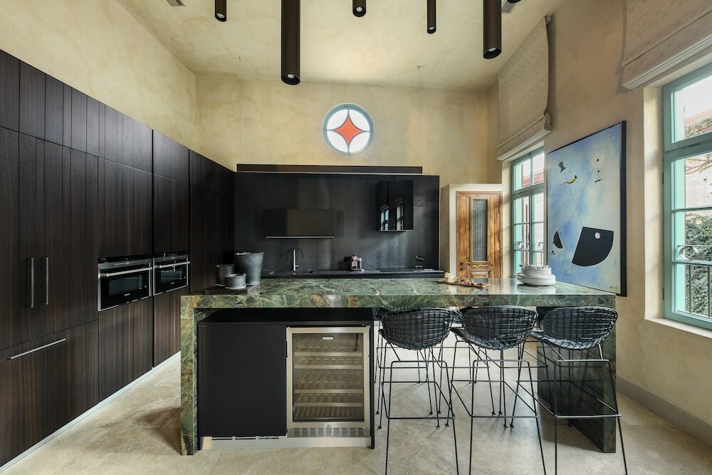 Фото Classical Spacious 3br apartment