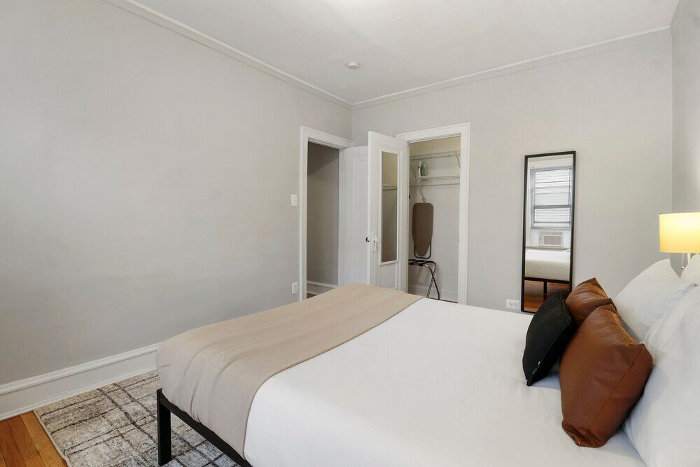 Фото Simple and Roomy 1br Apt in Evanston