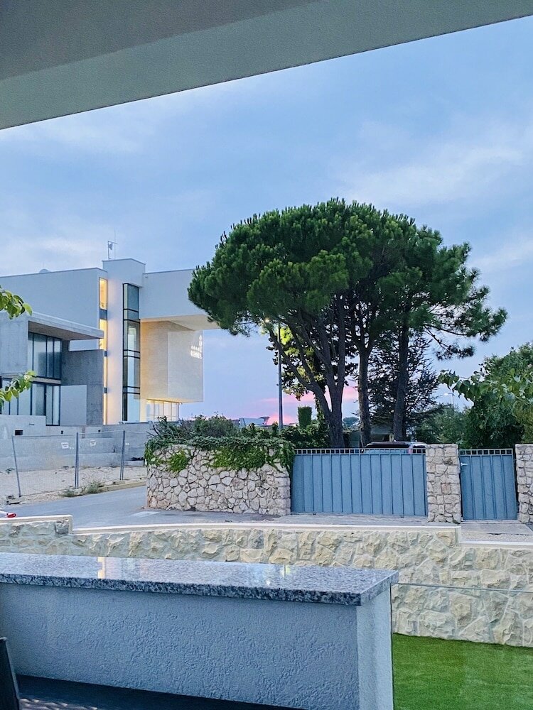 Фото Apartments Olive Garden 2