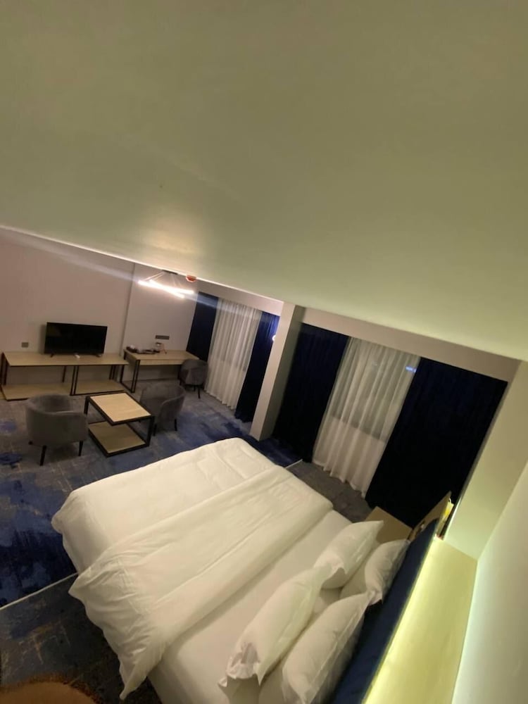 Фото Andijan International Hotel