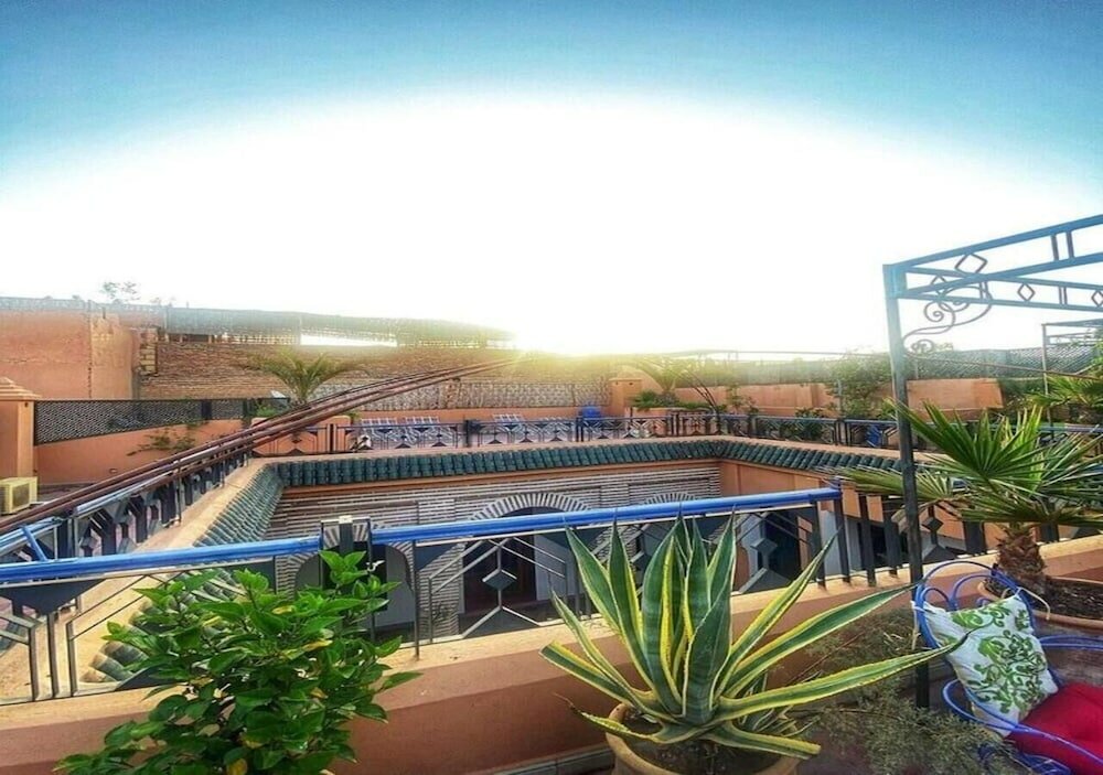 Фото отеля 2