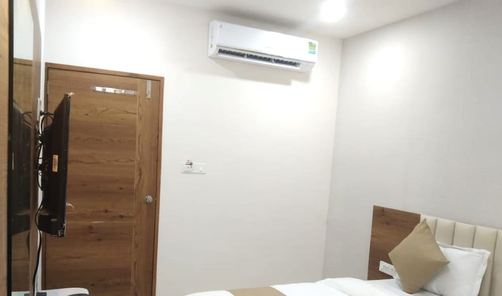 Фото Hotel M D Residency Anand