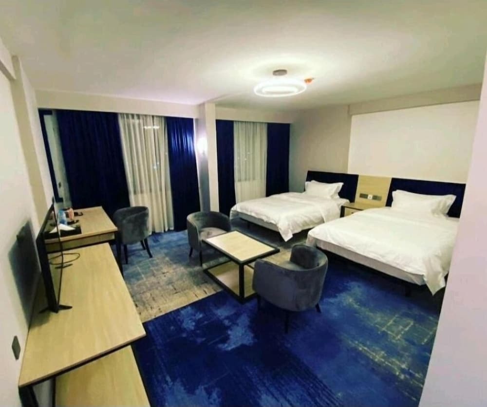 Фото отеля 2