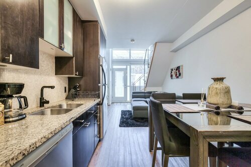 Гостиница 1 Shaw St Loft Suites в Торонто