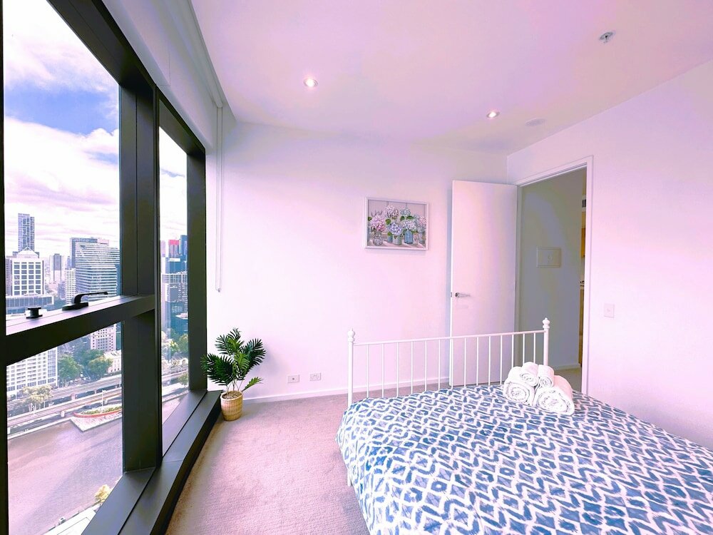 Фото Crown Front