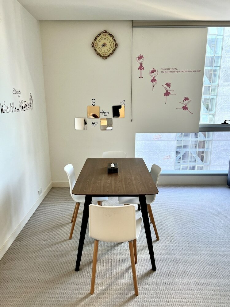 Фото Readyset Apartments at Qv