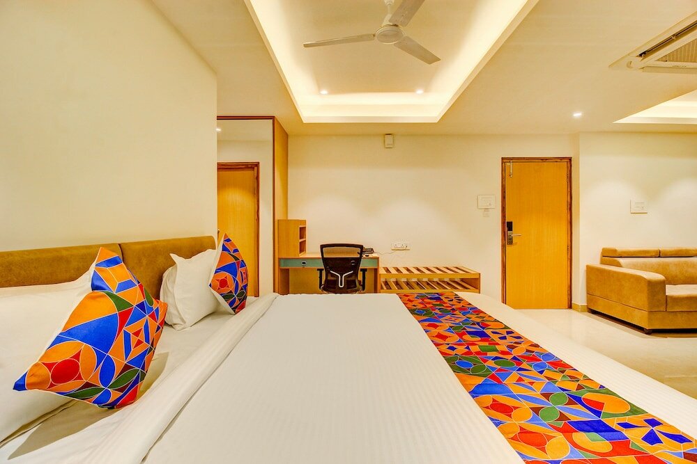 Фото Fabhotel Western Suites