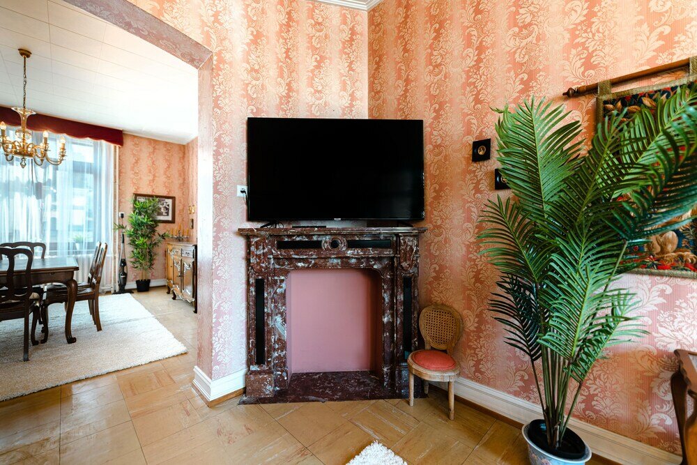 Фото Baroque Style Townhome Garden Patio Prkg