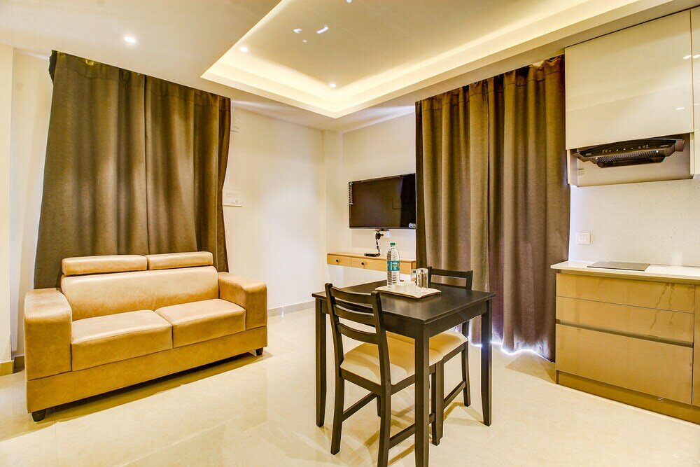 Фото Fabhotel Western Suites