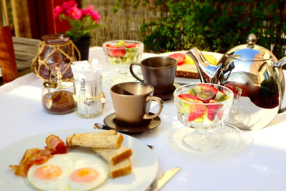 Фото Hostal B&b Poblenou