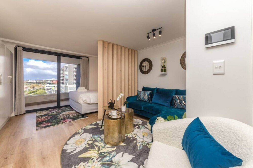 Фото Colourful and Cosy Studio Apartment in Newlands